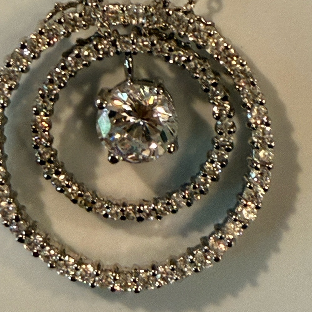 Elegant cz circle necklace - Picture 6 of 9